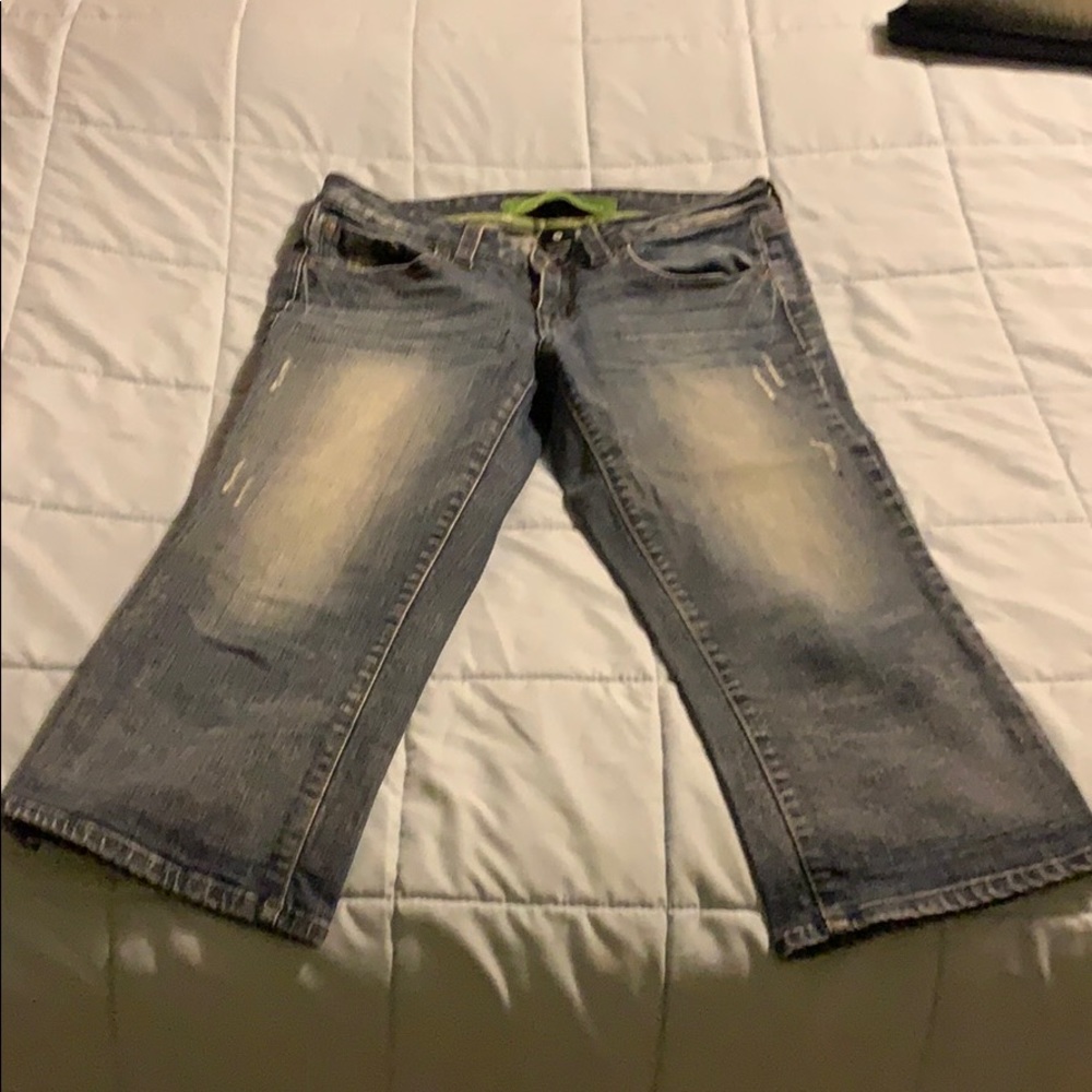 Refuge woman’s capris jean